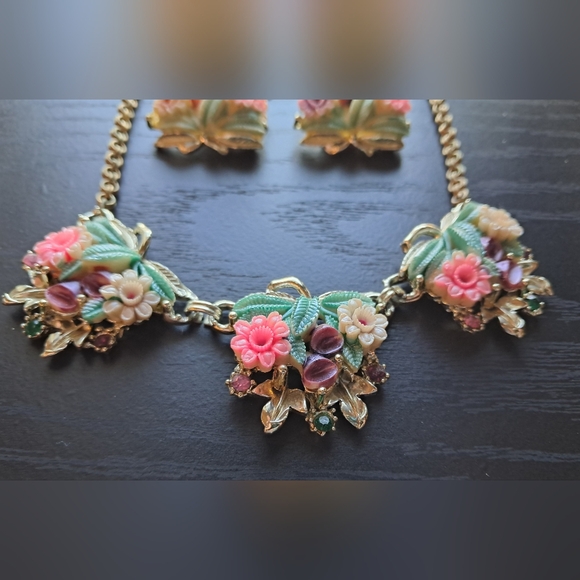 Vintage 1950s Floral Celluloid & Rhinestone Choker Necklace & Clip On Earrings - Picture 4 of 10